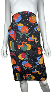 This size small Lularo Shape Skirt features a vibrant geometric print that stretches to fit larger sizes as well (bonus!). When measured flat, it boasts a 28" waist, 34" hips, and is 24" in length. Get ready to turn heads with this playful and versatil...