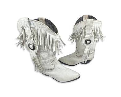 These ACME cowgirl boots from the 80's are a unique find, with their white color and fringes. While the size is unknown, the boot length measures 10 inches, which typically translates to a size 8 or 9. Since they're vintage, they may run a bit smaller...