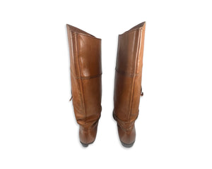 Experience the timeless beauty and quality of our Vintage Bandits Leather Boots. Handcrafted in Brazil, these stunning high boots are made with rich brown leather and designed to fit a women's size 8. Embody style and sophistication with every step you...