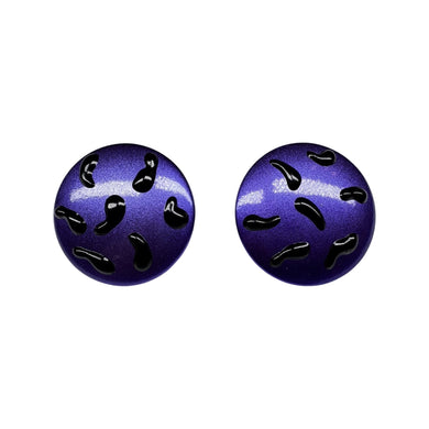 Inject some funky fun into your wardrobe with these vintage 80's earrings in purple and black.