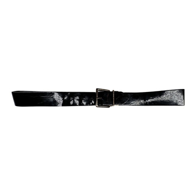 A black patent leather belt measuring at 60 centimeters with a gold pin buckle.