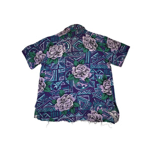 A medium vintage Partners Mervyns short sleeve button up with a purple and blue all-over floral print. The shirt is missing all of the buttons but one and has been well-worn. Measured FlatChest - 36"Sleeve - 9"Length - 28"