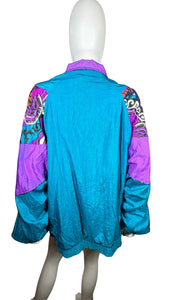 This Vintage Just For Women Windbreaker Jacket is perfect for those who like to mix things up. In bold Teal and purple, this 90's jacket has an oversized fit that measures 46" at the chest, with 25" sleeves and a length of 29".