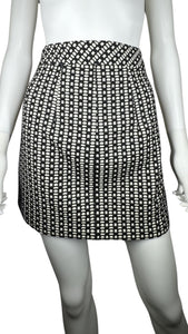 This Express skirt comes in a size 2 and features a fun black and white pattern with a bold gold zipper in the front. When laid flat, it measures 26" at the waist, 36" at the hips, and has a length of 24".