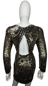 This Designer Parker Sequin Cocktail Dress boasts a stunning combination of silver, gold, and black sequins. Crafted with high quality materials, it offers a comfortable fit with a touch of stretch. With measurements of Chest - 32 Sleeve - 19" Waist -...