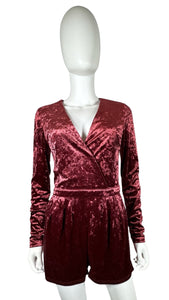 Introducing the SugarLips Romper - the perfect combination of crushed velvet and a deep wine hue. Measuring at 32" flat in the chest, 27" in the waist, with 25" sleeves and a 2" inseam, this quirky romper adds a playful touch to your wardrobe with a to...