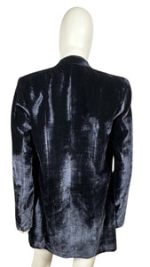 Get ready to elevate your style game with this chic Navy Velvet Blue Blazer from the one and only Designer Elie Tahari! It boasts a flat chest measurement of 34", sleek 25" sleeves, and a stylish length of 32 1/2". Trust us, you'll look and feel like a...