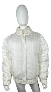 Experience adventure and comfort with our exceptional Vintage All Around The World Casual Club Coat. This outdoor white puff coat features a pop-up neck and snap button wrist, providing adjustable comfort for all your travels. Measured Flat Chest: 42",...