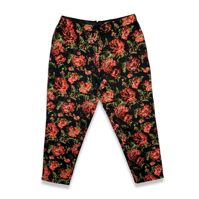 The vintage high waisted Léger Floral Pant is a %100 Rayon cigarette style pant with an all over floral print.  Measured Flat   Waist - 26