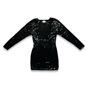 Experience the irresistible glamour of the Vintage Maison Magique Sequin Dress. This stunning black cocktail dress features long sleeves and a mini length, all adorned with sparkling sequins. With a flat chest measurement of 31 inches, sleeve length of...