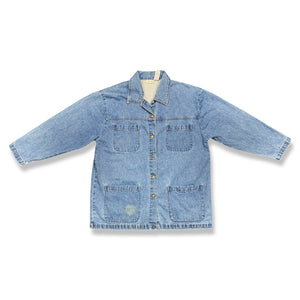 Keep it casual and cool in this Cabin Creek Oversized denim jacket. It may have a little "character" stain on the front right pocket, but it only adds to the charm. Measured at a flat 50" chest and a length of 31 1/4", this is the perfect piece for a r...