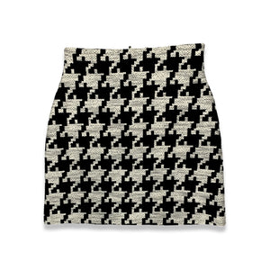 The Houndstooth Skirt is a black and white skirt with zipper and houndstooth all over print.  Measured Flat  Waist - 28"  Hips - 37"  Length - 18 1/2"